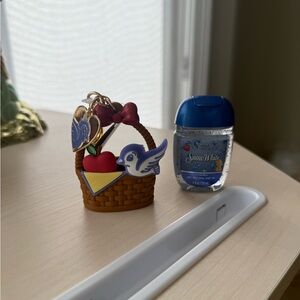 Bath And Body Works Disney Princess Snow White Pocket Bac Holder & Sanitizer SET